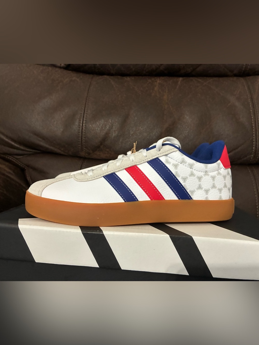 Adidas VL COURT 3.0 Sneaker in White, Blue & Red with Gum Sole brand new in box.